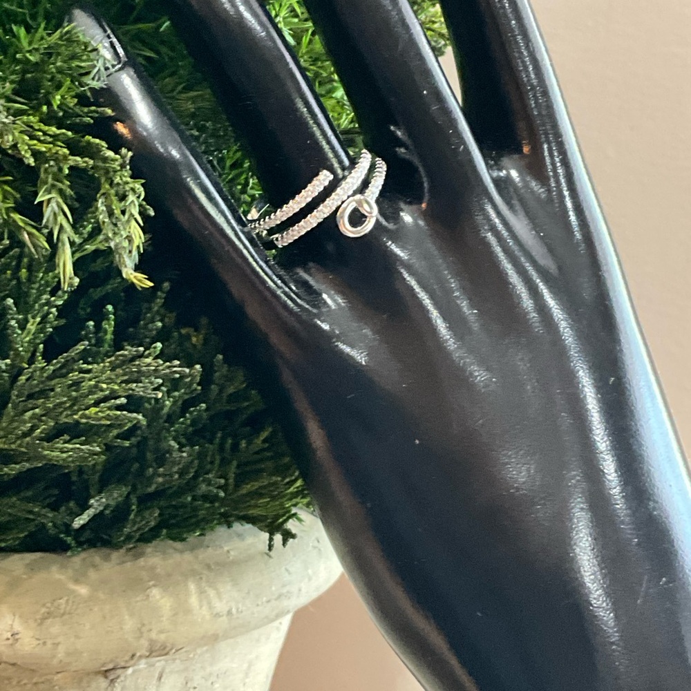 Elegant Silver Ring with Crystal Accent 9 - Picture 9 of 10